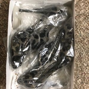 Carlos Santana Peep Toe Heel